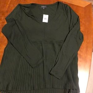 Limited green flowy long sleeved shirt